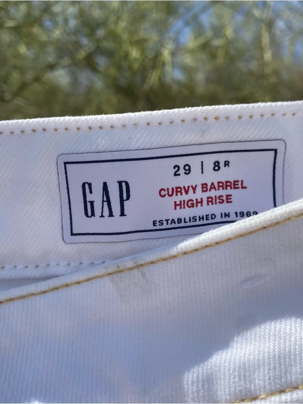 GAP High Rise Relaxed Barrel Jeans - Picture 4 of 8